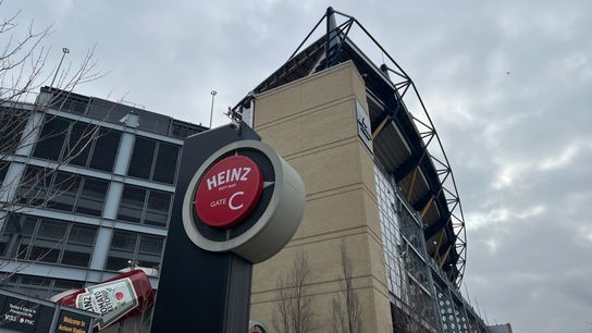 Steelers vs. Bengals, 8 p.m. taken North Shore. Photo by CHRIS HALICKE / DKPS